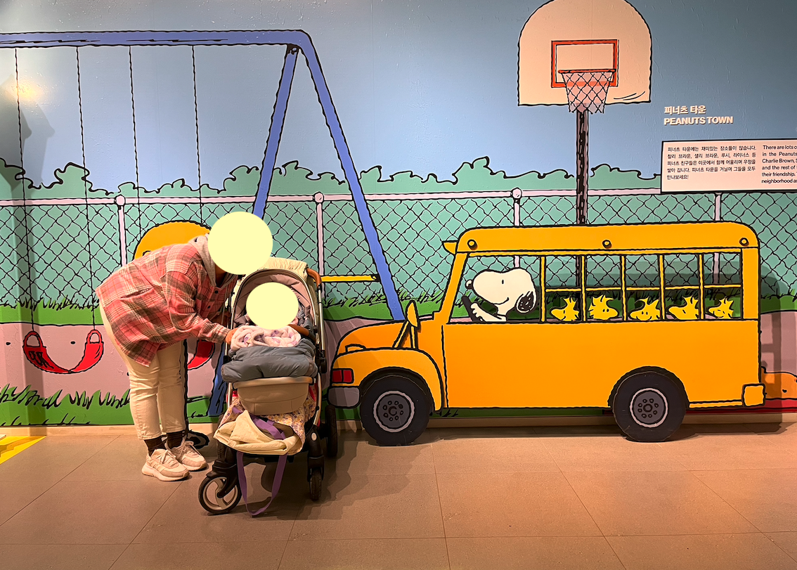 The first trip after the baby was born! The trip was much easier than I imagined, but there were still many fun moments. In front of the Snoopy bus